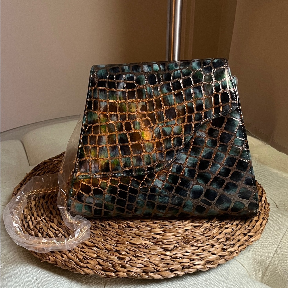 Bellini Green Gold Metallic Leather Crocodile Pattern Clutch Shoulder Bag